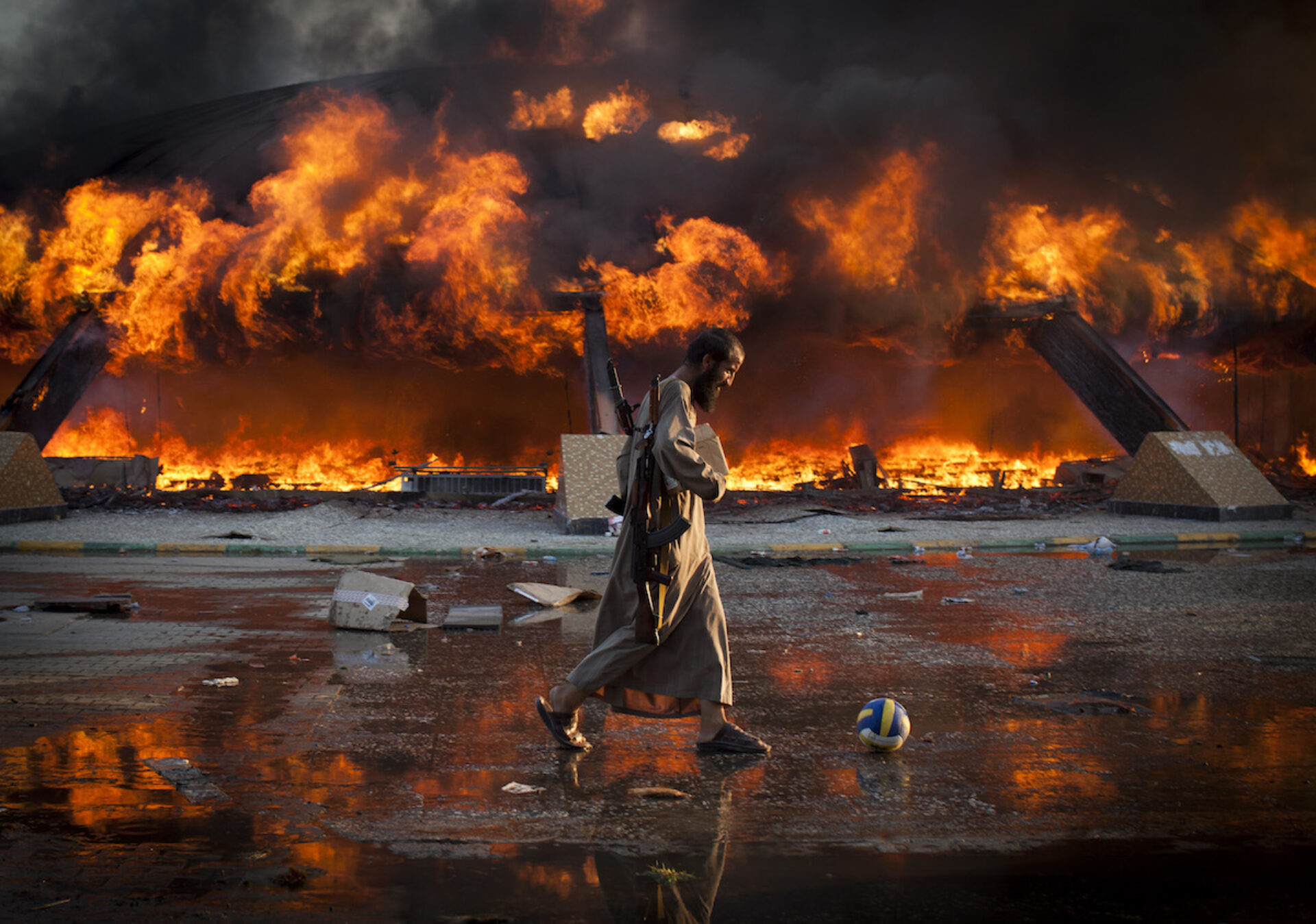 La chute de Tripoli, photographie de Philippe de Poulpiquet