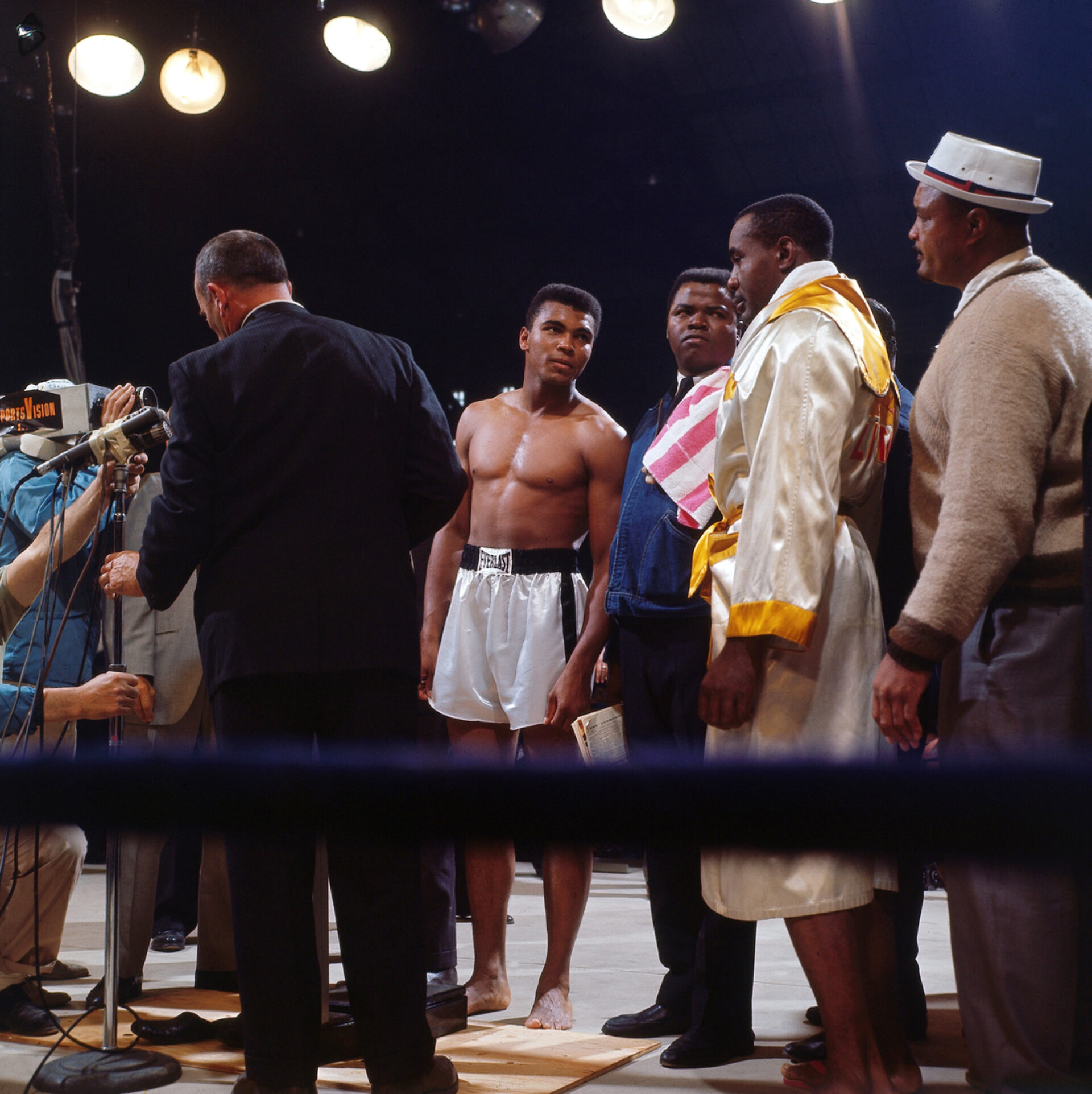 Ali Liston weigh in, photographie de Neil Leifer